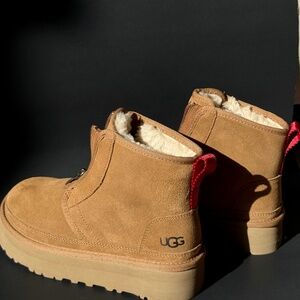Ugg Neumel Platform Zip Suede US 4 New. No Box US 4 EU 36